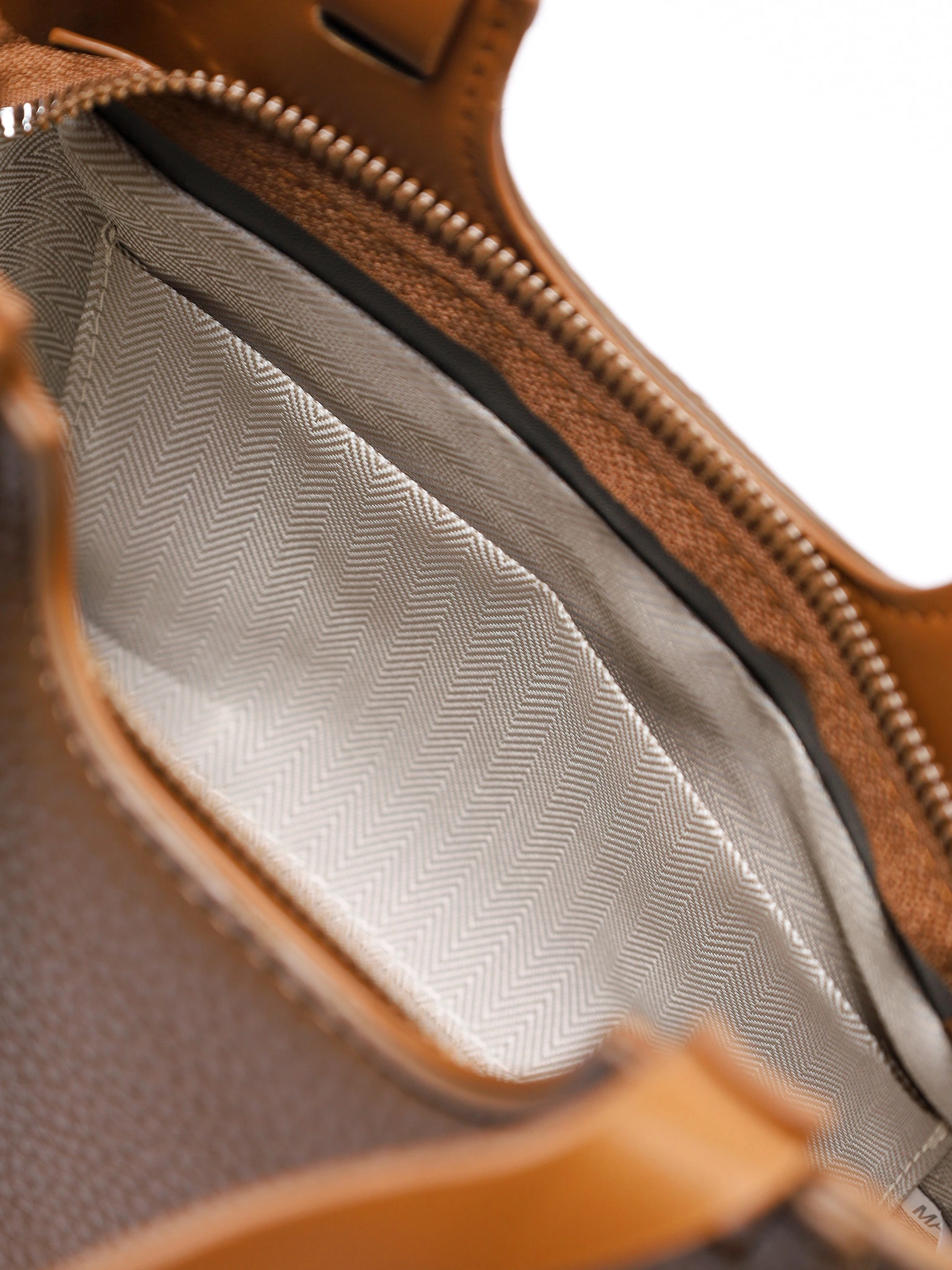 Сумка-тоут маленькая с декоративными ремешками в ассортименте